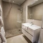 ホテル Logis & Restaurant - Les Hauts De Montreuil 3*