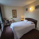 Logis & Restaurant - Les Hauts De Montreuil 3*