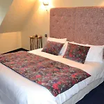 Logis & Restaurant - Les Hauts De Montreuil 3*