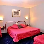 Otel Logis & Restaurant - Les Hauts De Montreuil 3*