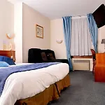 Logis & Restaurant - Les Hauts De Montreuil 3*