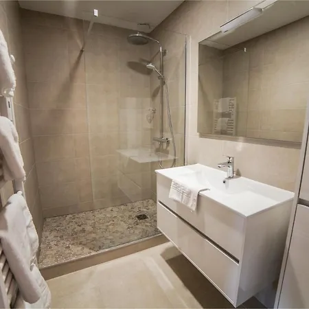 酒店 Logis & Restaurant - Les Hauts De Montreuil 3*