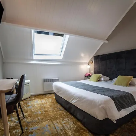 Logis & Restaurant - Les Hauts De Montreuil Hotel