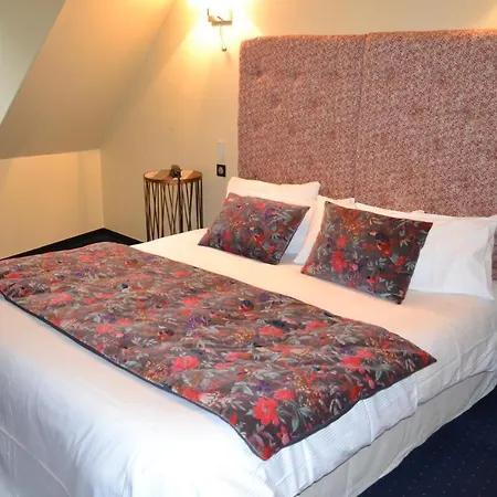 Logis Les Hauts De Montreuil / Le Patio 3*