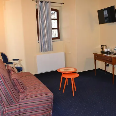 Logis & Restaurant - Les Hauts De Montreuil Hotel