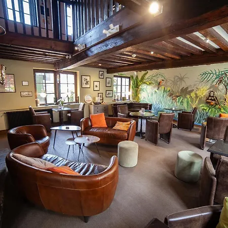 Hotel Logis & Restaurant - Les Hauts De Montreuil 3*