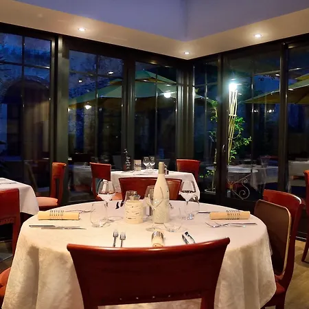 Logis & Restaurant - Les Hauts De Montreuil