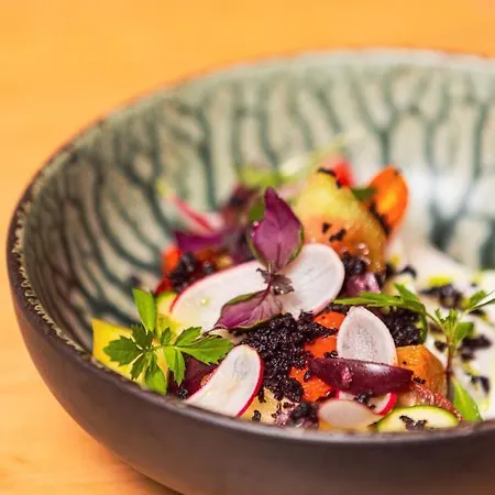 Hotel Logis & Restaurant - Les Hauts De Montreuil 3*