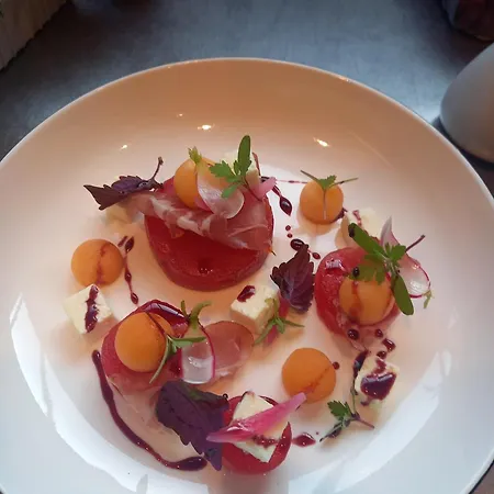 Logis & Restaurant - Les Hauts De Montreuil Hotel 3*