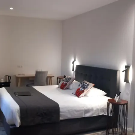 Logis & Restaurant - Les Hauts De Montreuil Hotel