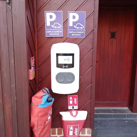 Logis & Restaurant - Les Hauts De Montreuil Hotel 3*