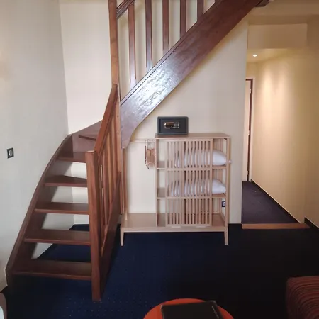 Hotel Logis Les Hauts De Montreuil / Le Patio Montreuil (Pas-de-Calais)