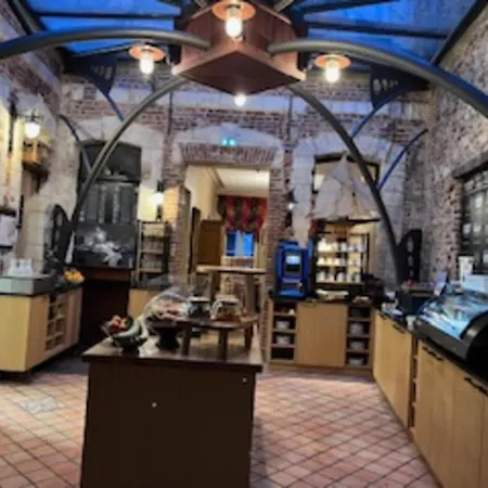 Logis & Restaurant - Les Hauts De Montreuil فندق
