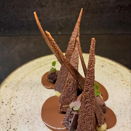 Logis & Restaurant - Les Hauts De Montreuil Hotel 3*