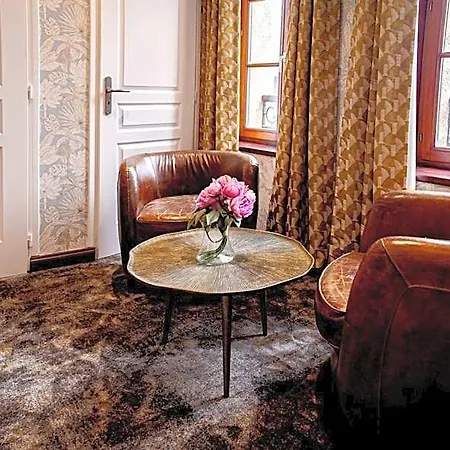 Logis & Restaurant - Les Hauts De Montreuil 3*