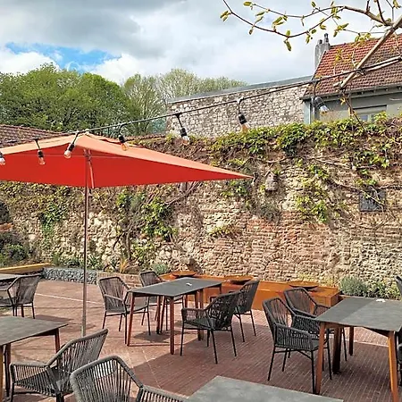 Logis & Restaurant - Les Hauts De Montreuil فندق 3*