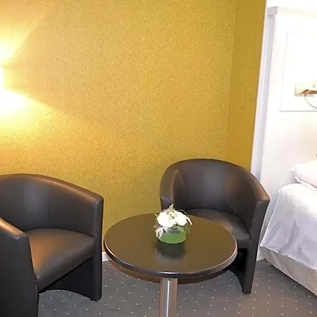 Logis & Restaurant - Les Hauts De Montreuil فندق 3*