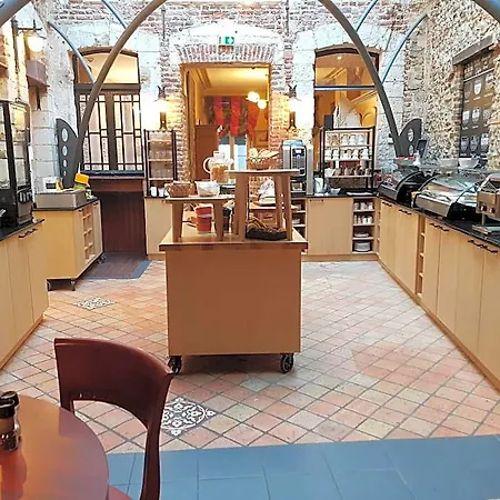 Logis & Restaurant - Les Hauts De Montreuil 3*