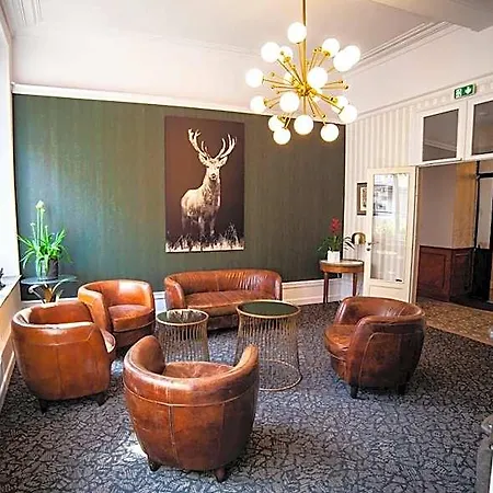 Hotel Logis & Restaurant - Les Hauts De Montreuil 3*