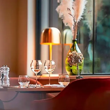Hotel Logis & Restaurant - Les Hauts De Montreuil 3*