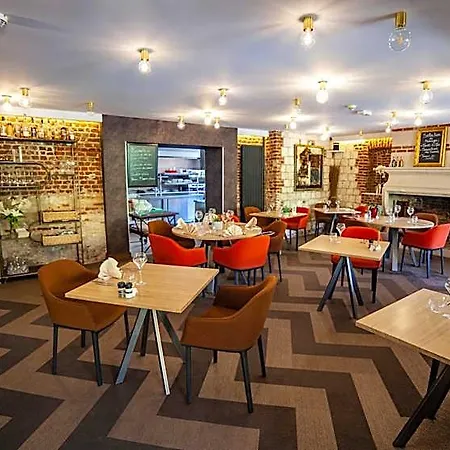 Hotel Logis & Restaurant - Les Hauts De Montreuil 3*