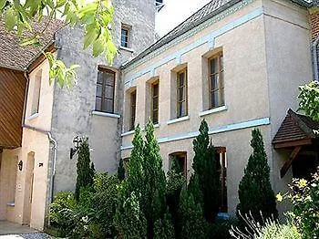 Logis Les Hauts De Montreuil / Le Patio Hotel