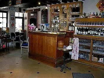 호텔 Logis & Restaurant - Les Hauts De Montreuil 3*