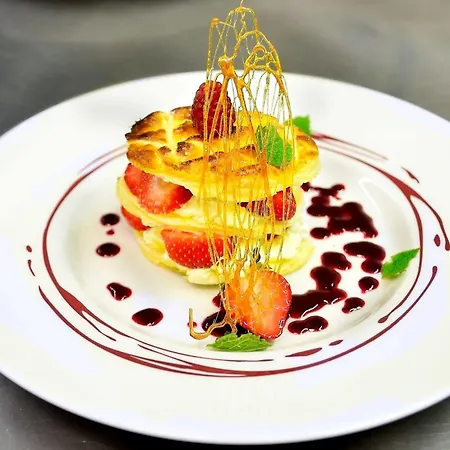 Logis & Restaurant - Les Hauts De Montreuil Hotel Montreuil (Pas-de-Calais)