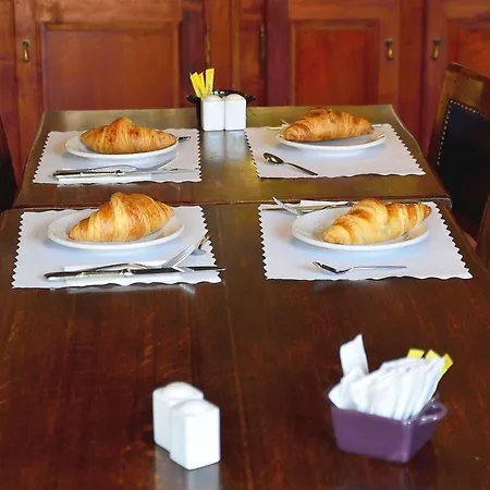 Logis & Restaurant - Les Hauts De Montreuil