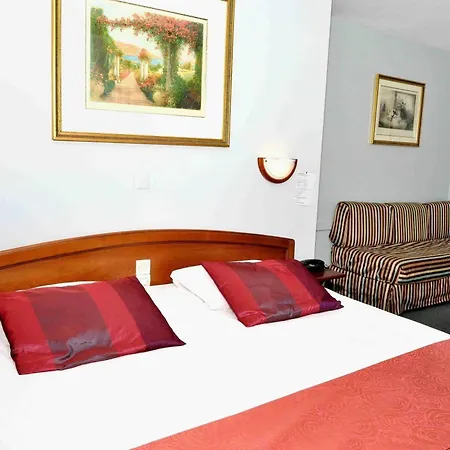 Hotel Logis & Restaurant - Les Hauts De Montreuil Montreuil (Pas-de-Calais)