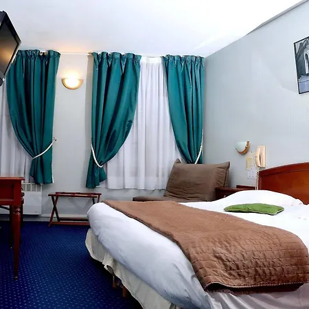 Hotel Logis & Restaurant - Les Hauts De Montreuil 3*