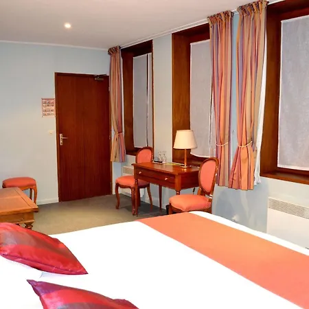Logis & Restaurant - Les Hauts De Montreuil 酒店 3*