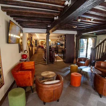 Logis & Restaurant - Les Hauts De Montreuil Hotel 3*