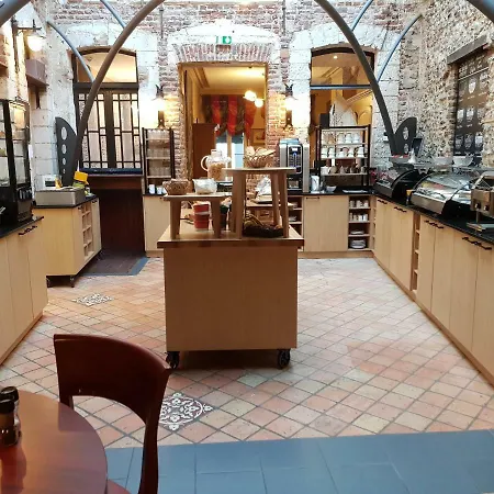 Logis & Restaurant - Les Hauts De Montreuil 3*